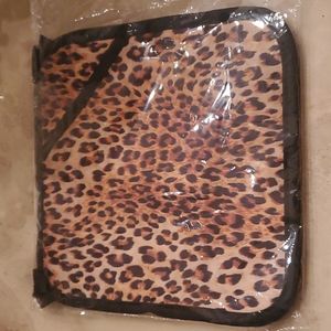 Set of 2 Leopard Oven Mitts/Hot Pads